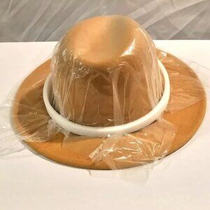 HAT IN CAMEL COLOR
